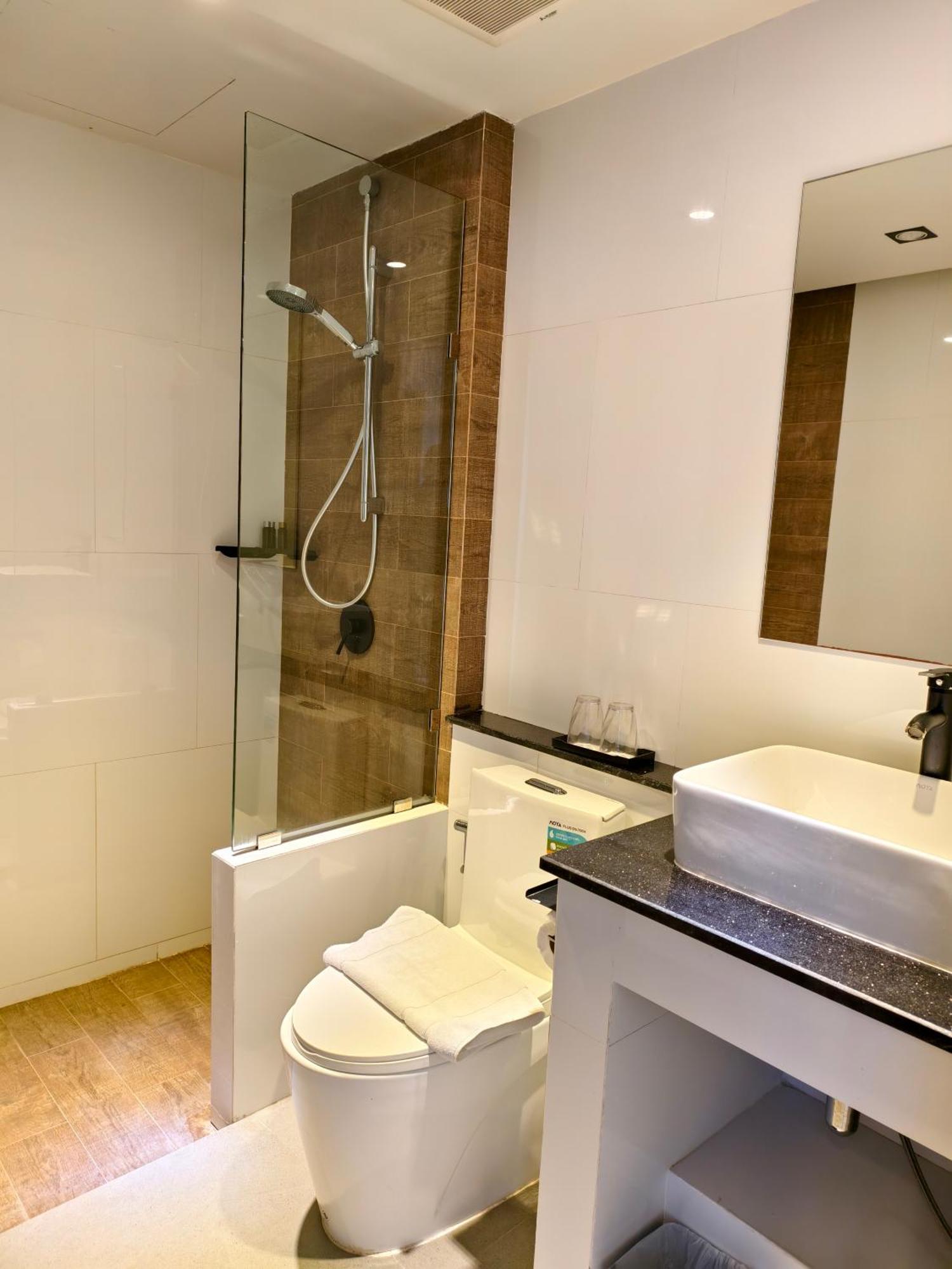 Lek Lek Samui Room X Coffee Bar Pantai Chaweng Luaran gambar